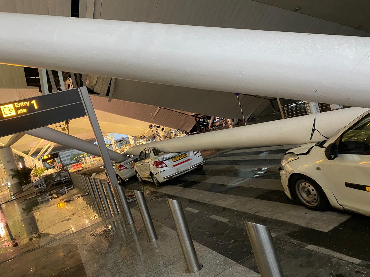 Delhi airport roof collapses