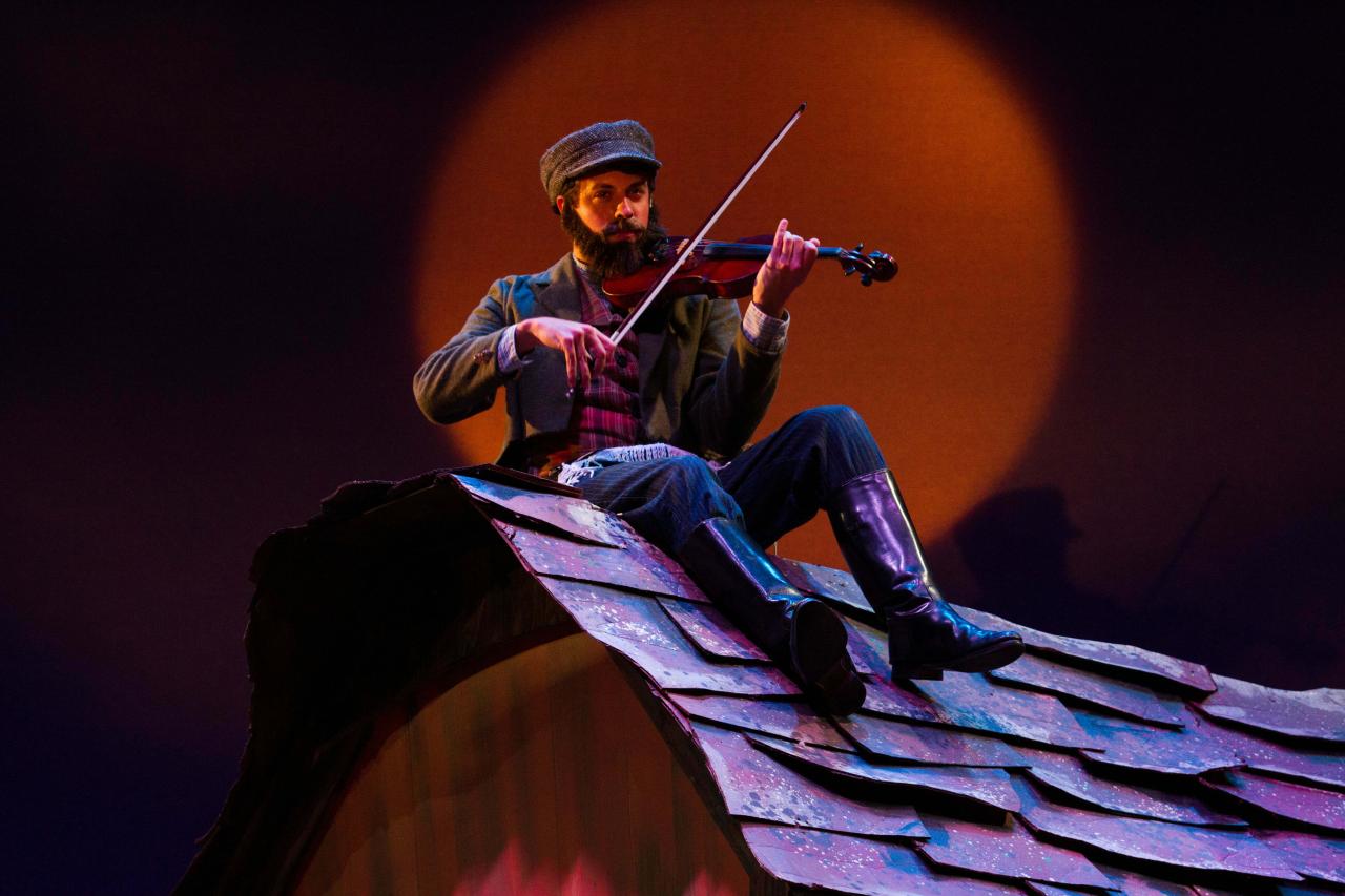 Fiddler roof file 1971 film no en poster movie tevye musical wikipedia broadway 1964 daughters music topol was production higher Fiddler on the roof
